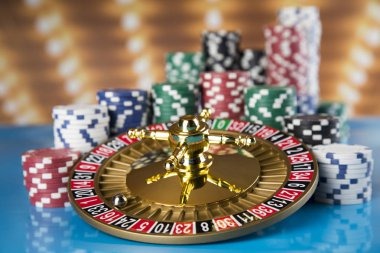 maha4d live-dealer studio with professional croupier and multi-camera feed